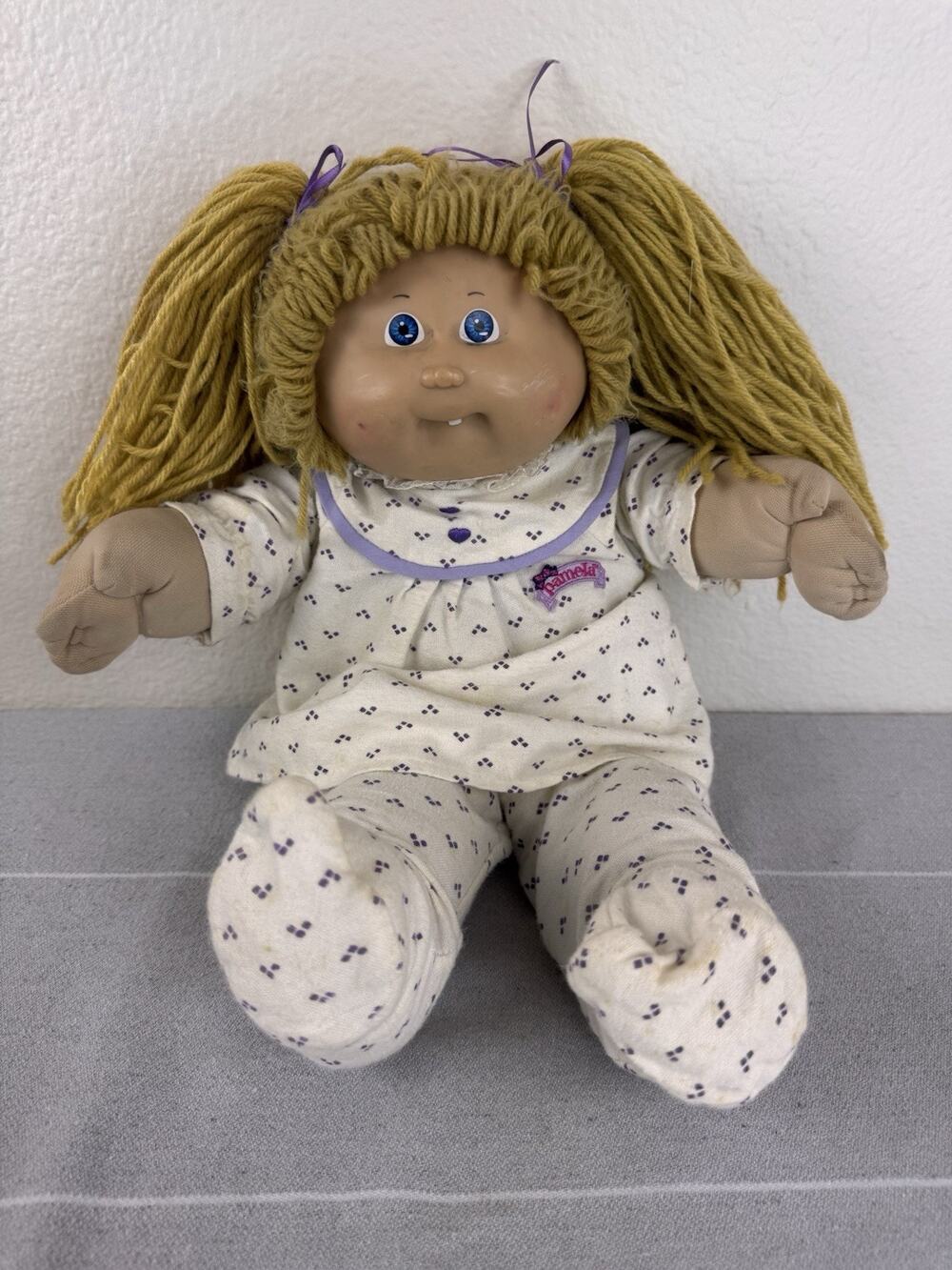 Vintage 1985 Cabbage Patch Kids Girl Doll Blonde Yarn Hair Blue Eyes Tooth 16”